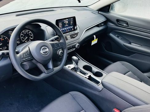 Certified 2025 Nissan Altima 2.5 S FWD image 11