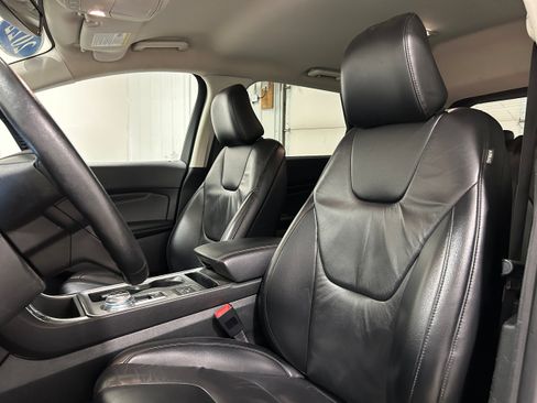 Used 2022 Ford Edge Titanium AWD/4WD image 23
