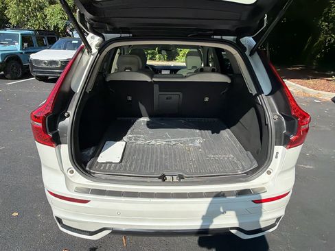 Used 2024 Volvo XC60 B5 Plus w/ Protection Package Premier AWD/4WD image 22
