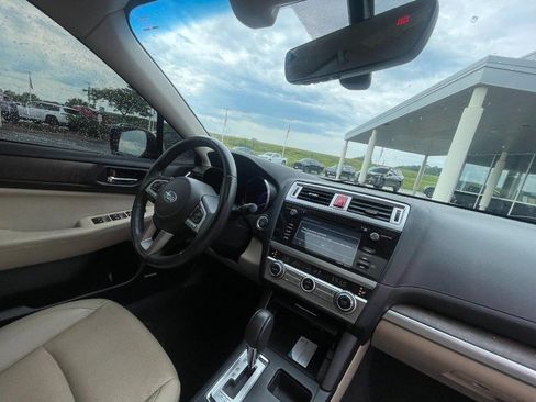 Used 2017 Subaru Outback 2.5i Limited AWD/4WD image 6