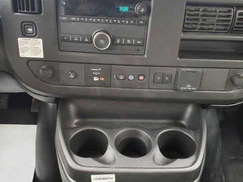 Used 2019 Chevrolet Express 2500 RWD image 9