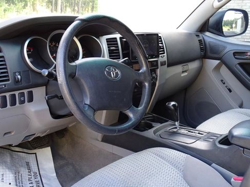Used 2006 Toyota 4Runner SR5 RWD image 10