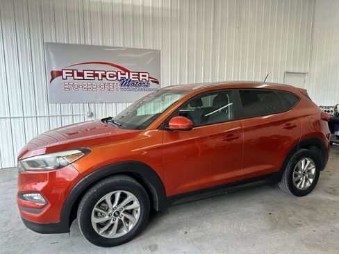 Used 2016 Hyundai Tucson SE w/ Option Group 02 FWD image 2