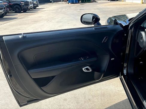 Used 2022 Dodge Challenger R/T w/ Plus Package image 39