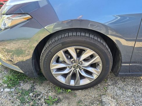 Used 2021 Toyota Avalon XLE w/ Moonroof Package image 3