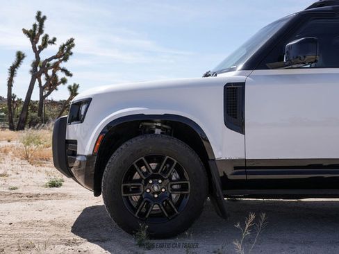 Used 2023 Land Rover Defender 90 X-Dynamic SE image 4