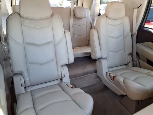Used 2017 Cadillac Escalade Premium Luxury AWD/4WD image 24