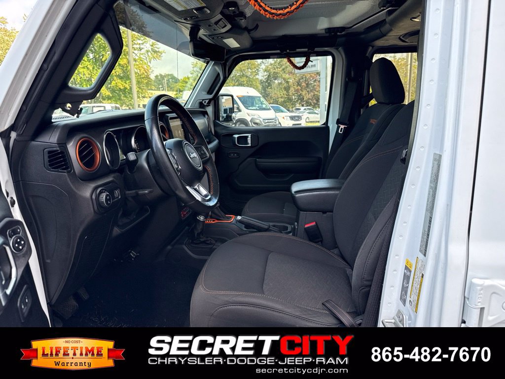 Used 2023 Jeep Gladiator Mojave w/ Cold Weather Group AWD/4WD image 28