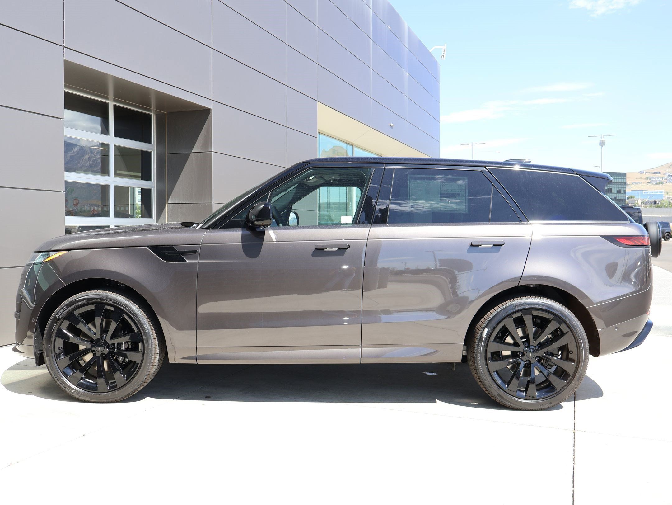 New 2026 Land Rover Range Rover Sport Dynamic SE AWD/4WD image 9