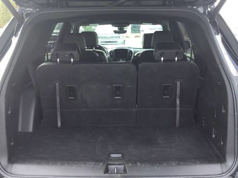 Used 2022 Chevrolet Traverse LT w/ LT Premium Package image 5