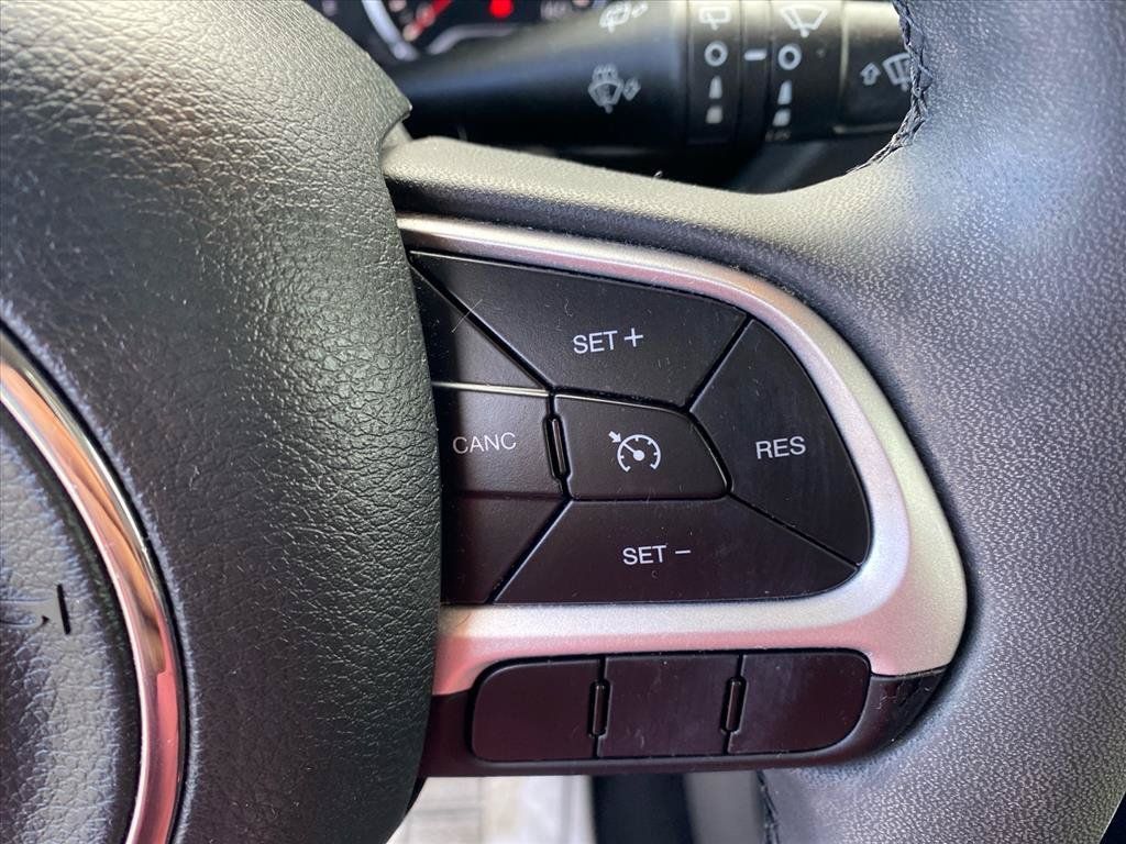 Used 2020 Jeep Renegade Latitude AWD/4WD image 16