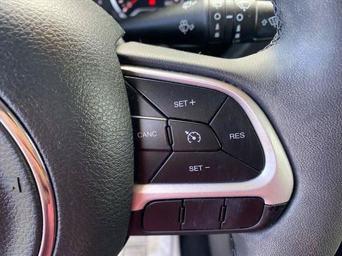 Used 2020 Jeep Renegade Latitude AWD/4WD image 16