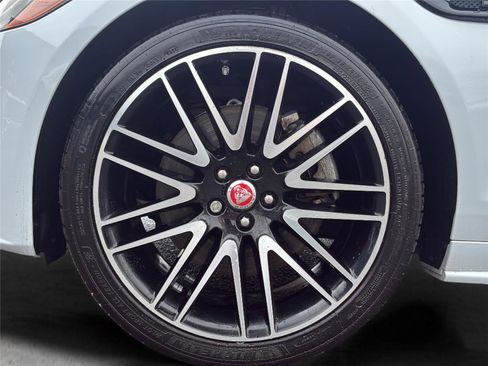 Used 2020 Jaguar XF Checkered Flag image 38