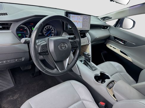 Used 2021 Toyota Venza Limited w/ Carpet Mat Package (TMS) AWD/4WD image 7