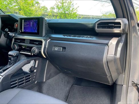 Used 2025 Toyota Tacoma TRD Sport image 18