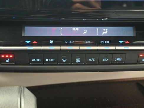 Used 2021 Toyota Sienna XLE image 73