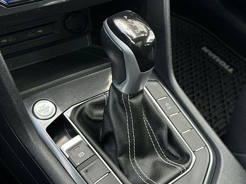 Certified 2023 Volkswagen Tiguan SE w/ Panoramic Sunroof Package image 22