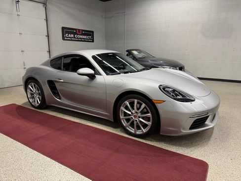 Used 2019 Porsche 718 Cayman RWD image 11