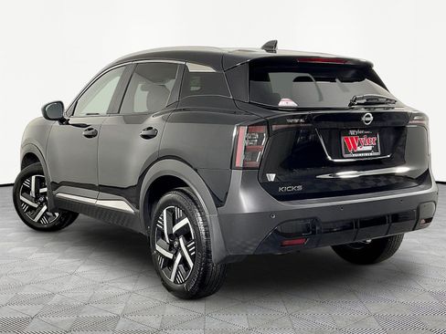 Used 2026 Nissan Kicks SV w/ SV Premium Package FWD image 4