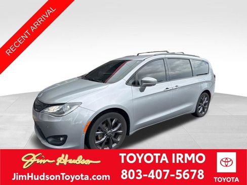 Used 2018 Chrysler Pacifica Touring-L w/ Advanced Safetytec Group FWD image 1