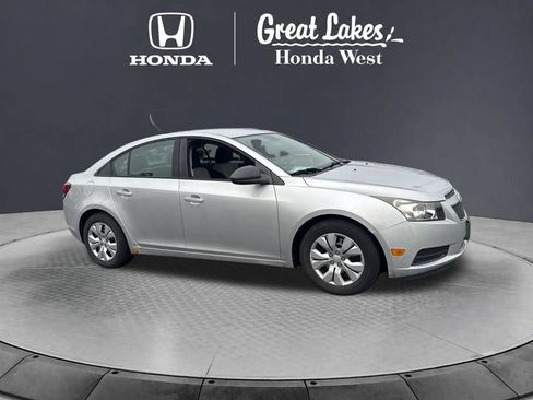 Used 2013 Chevrolet Cruze LS FWD image 4
