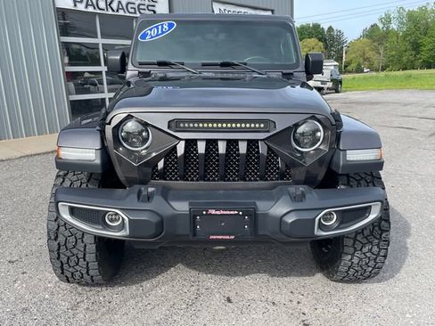Used 2018 Jeep Wrangler Unlimited Sahara AWD/4WD image 2