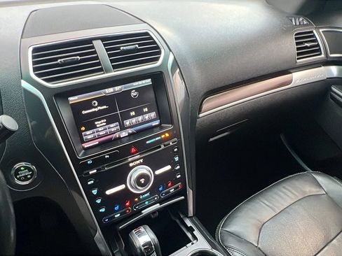 Used 2016 Ford Explorer Limited image 18