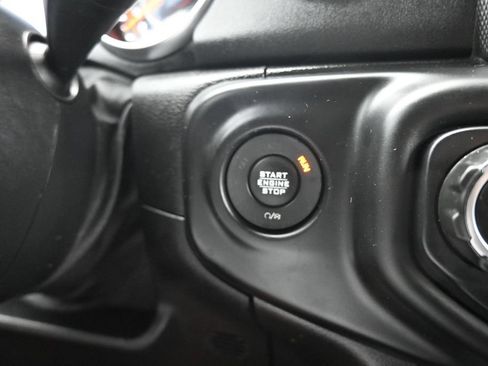 Used 2020 Jeep Wrangler Unlimited Sahara AWD/4WD image 21
