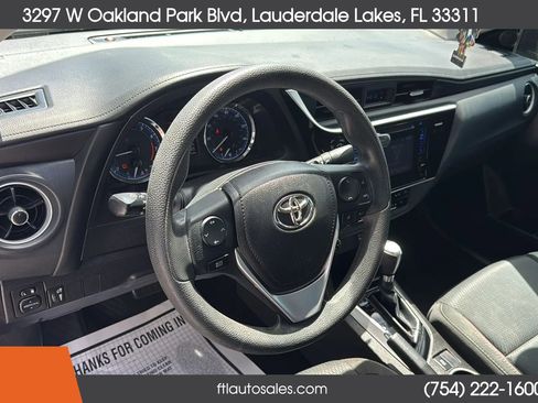 Used 2017 Toyota Corolla LE image 23