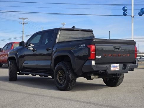 Used 2025 Toyota Tacoma TRD Off-Road image 17