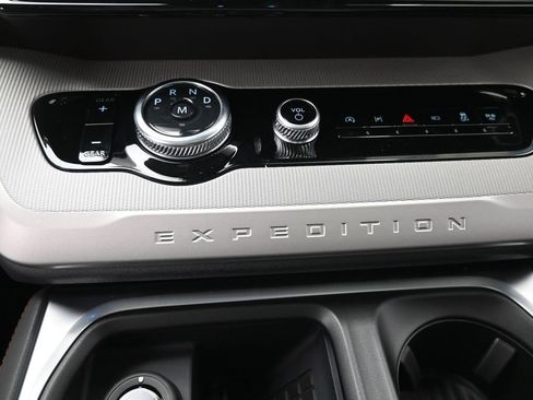 New 2025 Ford Expedition Active image 29