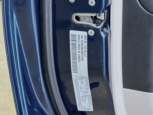Used 2022 Chrysler Pacifica Touring-L AWD/4WD image 32