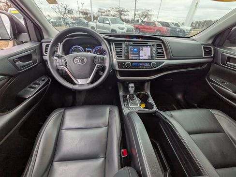 Used 2019 Toyota Highlander XLE image 13