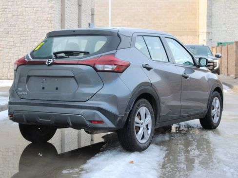 Used 2021 Nissan Kicks S image 3