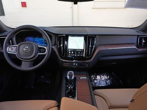 Used 2025 Volvo XC60 B5 Ultra w/ Climate Package PRO AWD/4WD image 13