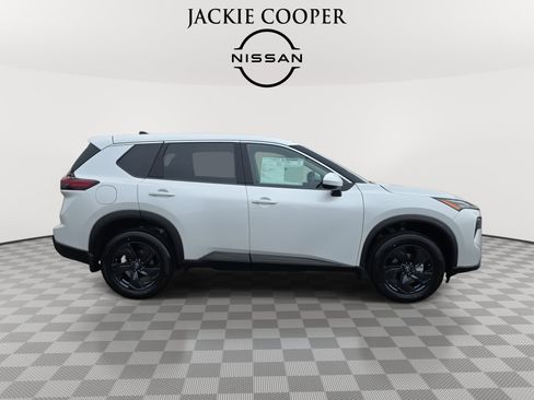 New 2026 Nissan Rogue SV w/ Cold Weather Package FWD image 4