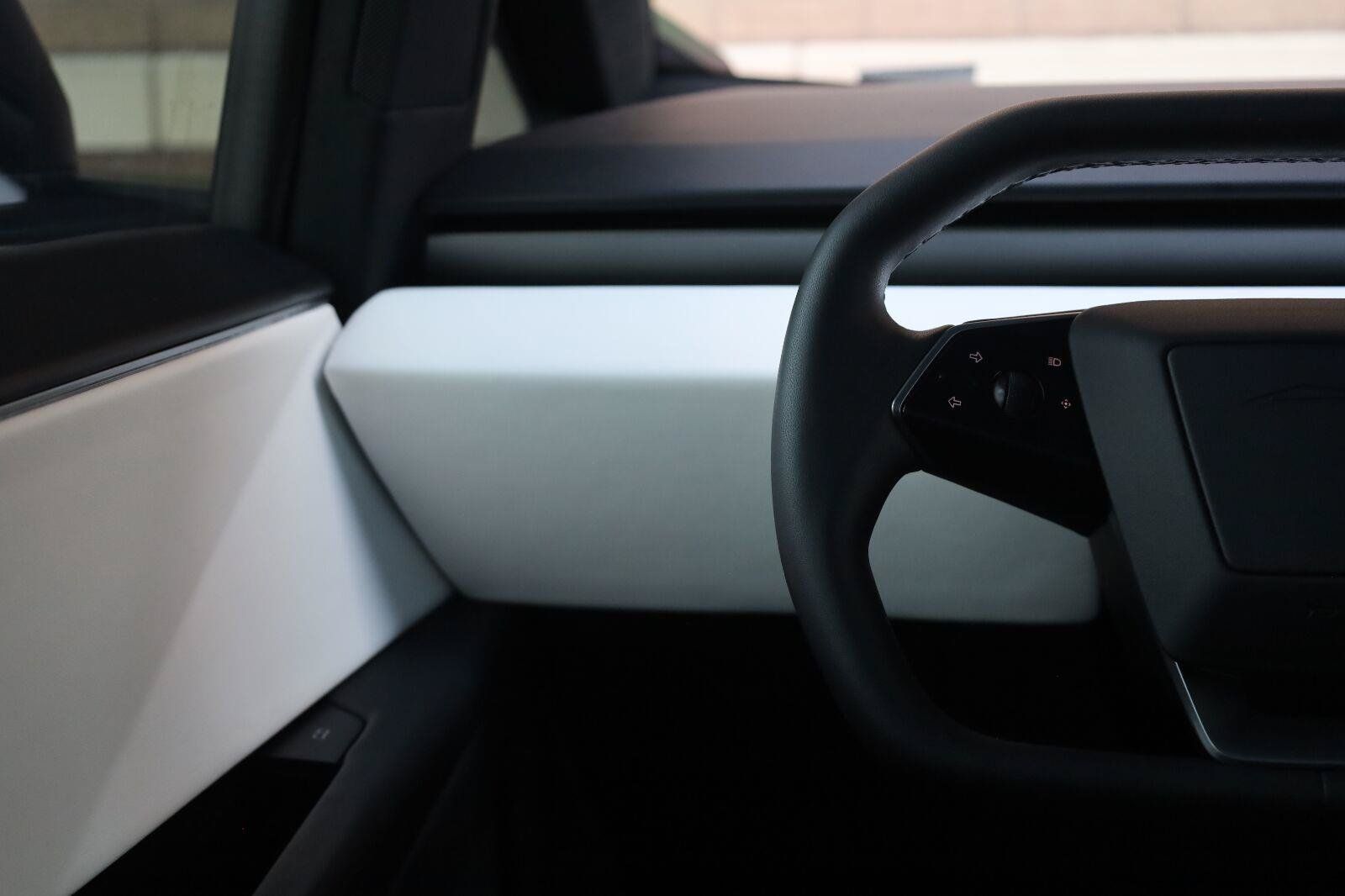 Used 2024 Tesla Cybertruck AWD Crew Cab image 34