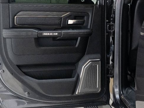 Used 2020 RAM 2500 Limited AWD/4WD image 26