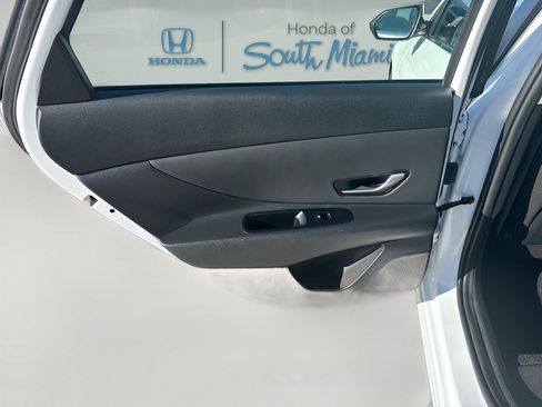 Used 2025 Hyundai Elantra SEL image 25