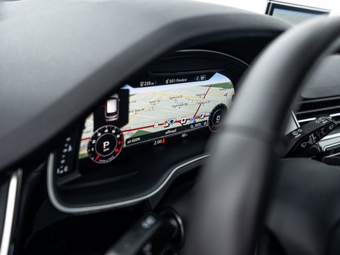 Used 2017 Audi Q7 3.0T Premium Plus w/ Premium Plus Package image 12