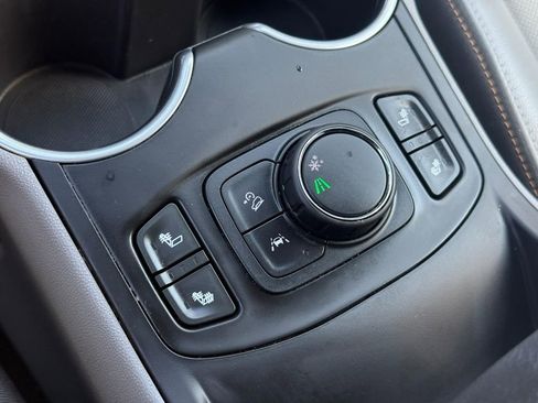 Used 2020 GMC Terrain SLT image 22