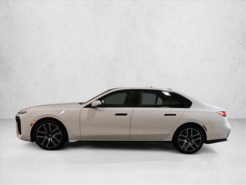 Used 2025 BMW 740i xDrive w/ Premium Package AWD/4WD image 11