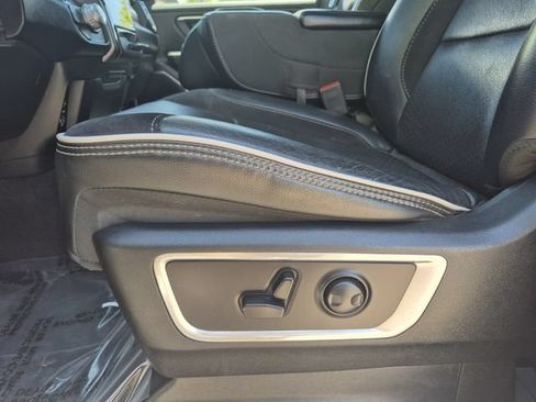Used 2025 RAM 1500 Laramie AWD/4WD image 17