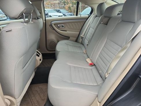Used 2016 Ford Taurus SE image 22