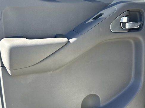 Used 2021 Nissan Frontier SV image 12