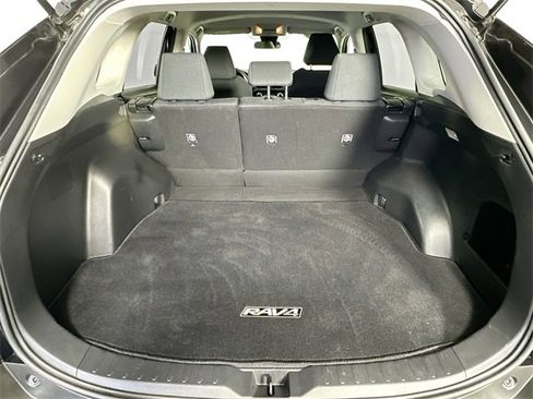 Used 2021 Toyota RAV4 LE w/ Carpet Mat Package (TMS) image 29