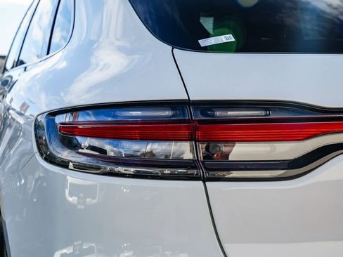 Used 2023 Porsche Macan image 7