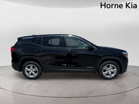 Used 2020 GMC Terrain SLE w/ LPO, Floor Liner Package FWD image 3