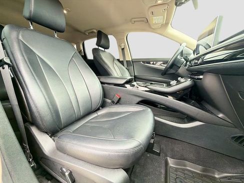 Used 2023 Lincoln Nautilus AWD w/ Premium Package image 28