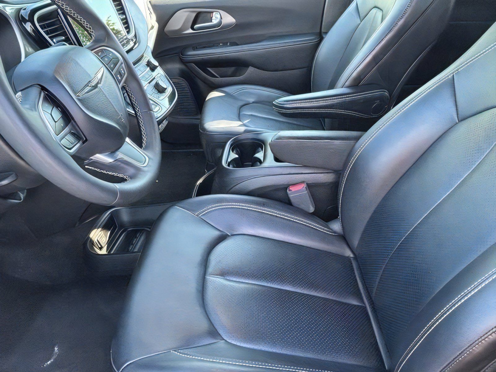 Used 2025 Chrysler Pacifica Select FWD image 20